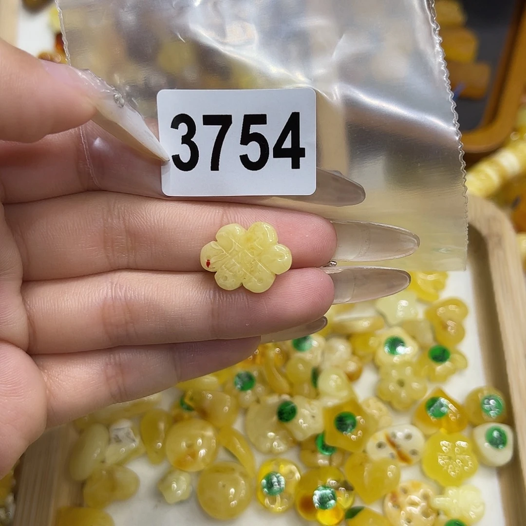 琥珀未镶嵌珠宝奇石