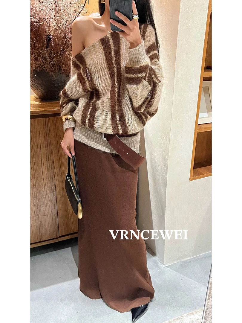 巨好看的早秋上衣女小众不撞款斜肩条纹长袖咖色半身裙套装