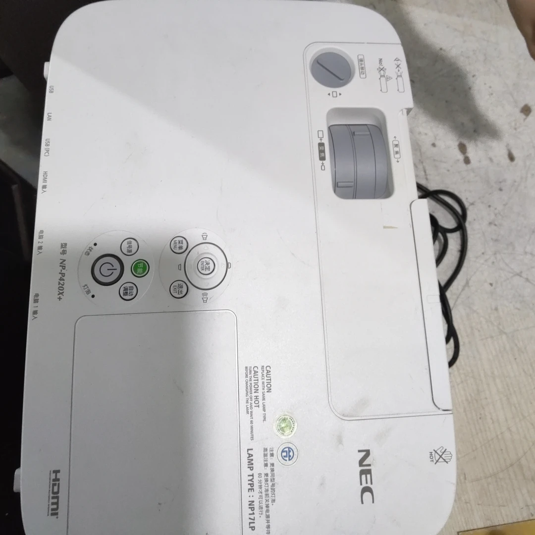8新  投影仪一台，运费到付