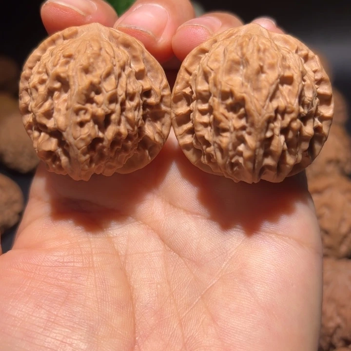 木质类文玩核桃吊坠黄杆38