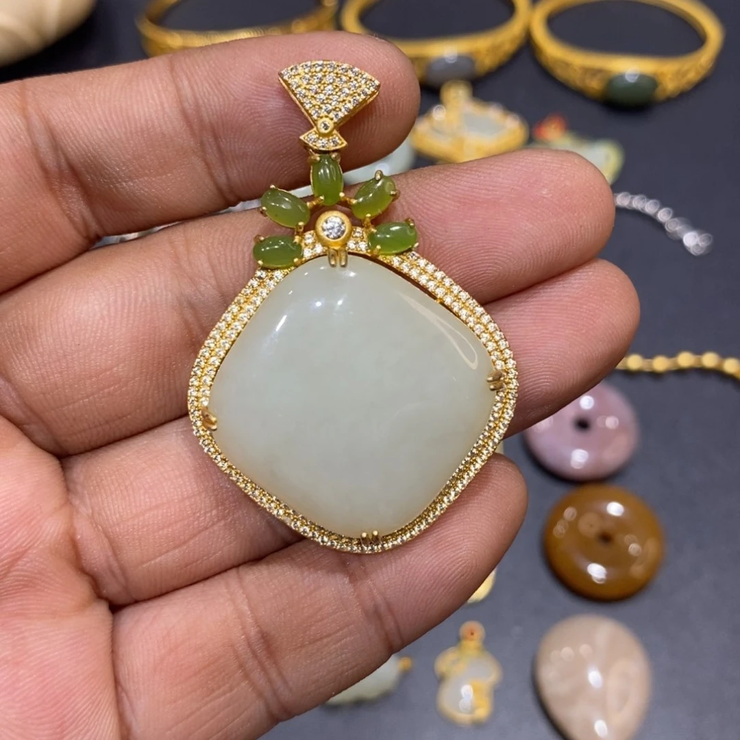 和田玉颈饰银S925镀金镶嵌爱***沙