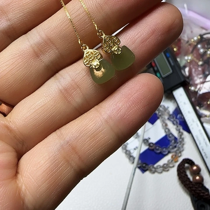 婷***婷和田玉银S925镶嵌耳饰