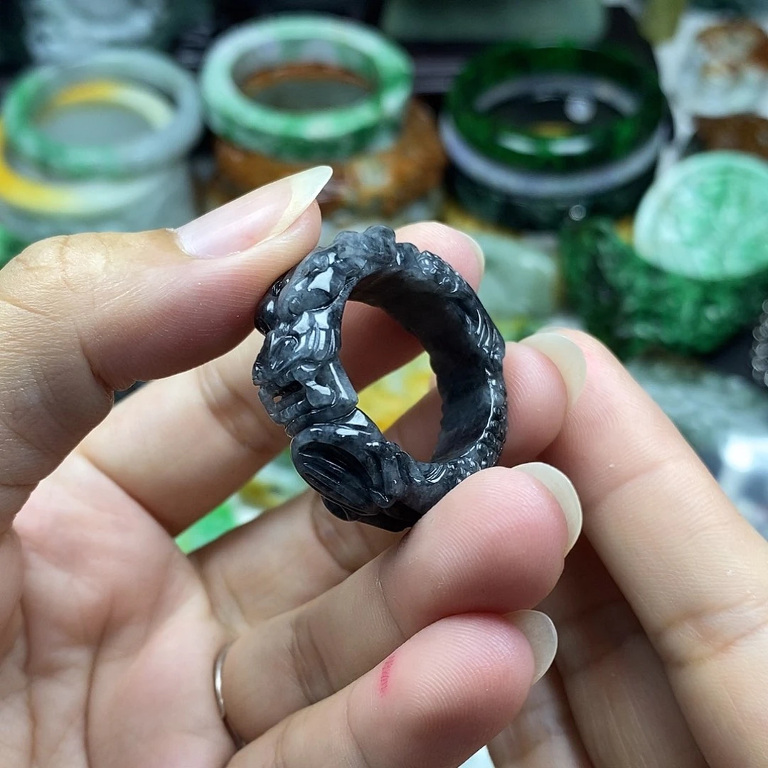 颈饰未镶嵌翡翠晔*戒指