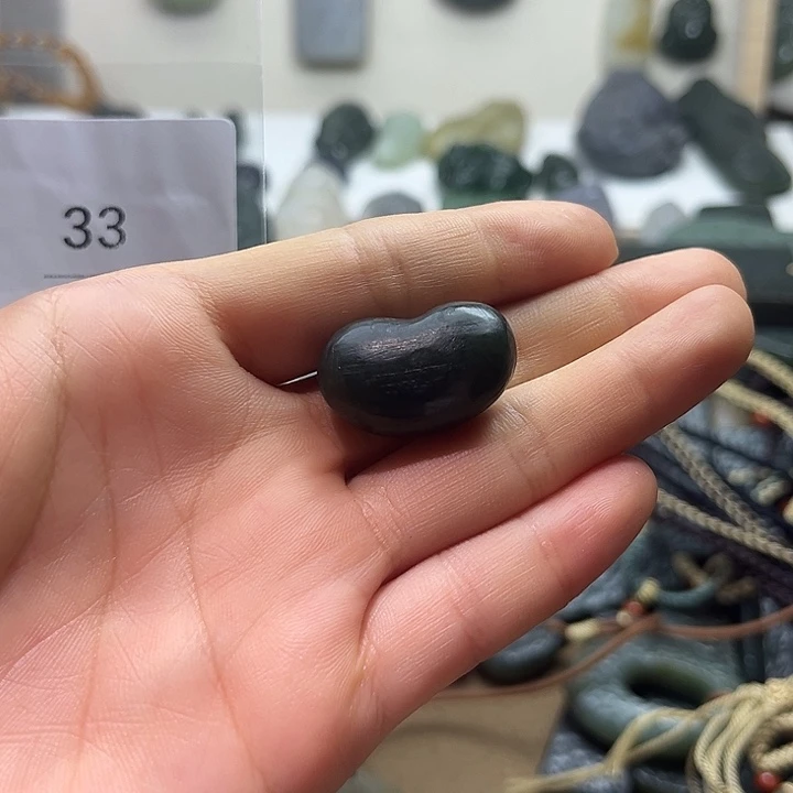 颈饰未镶嵌和田玉（糖玉）