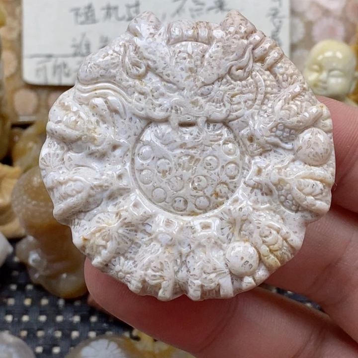 颈饰未镶嵌硅化珊瑚（珊瑚玉）