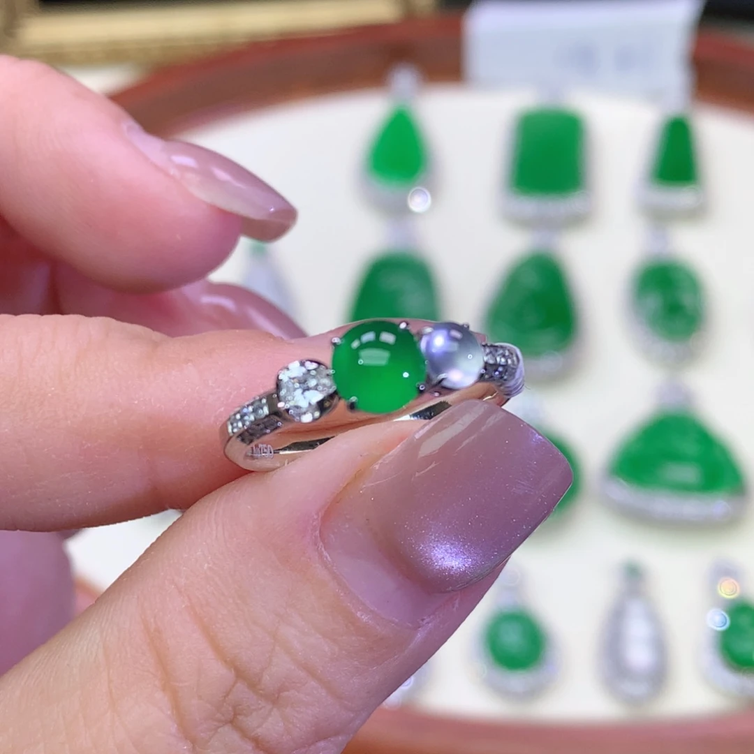 郭***y翡翠18K金镶嵌吊坠(不含链)