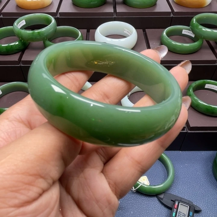 和田玉（碧玉）未镶嵌手镯