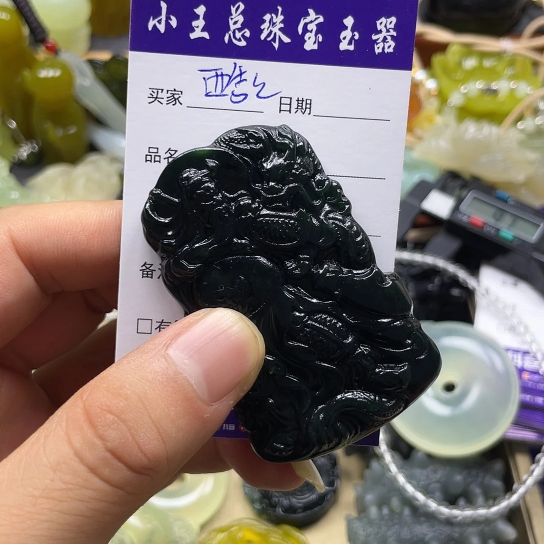 酷***娃蛇纹石玉未镶嵌颈饰