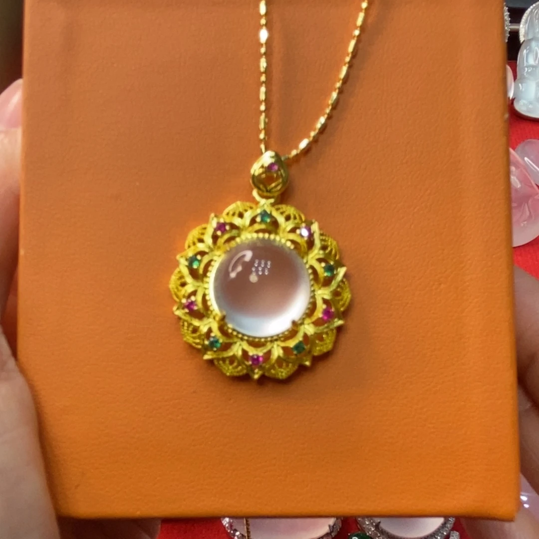 石英质玉合金吊坠