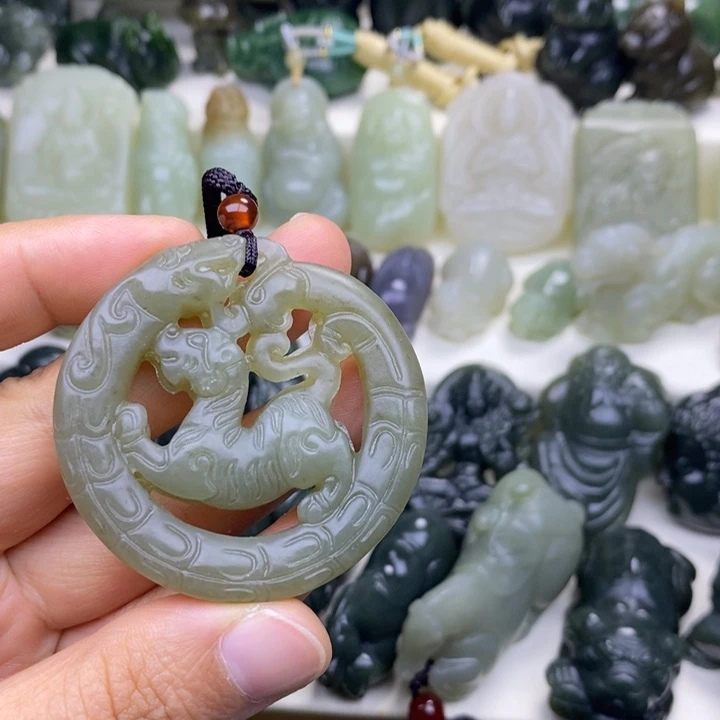 和田玉未镶嵌颈饰