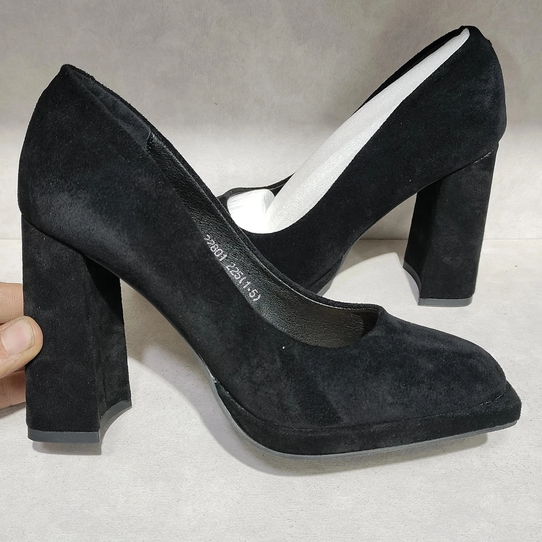 ۋىنجۇنىڭ جىڭبەن ئايغى 温州正版时尚单鞋女士浅口22801圆头复古