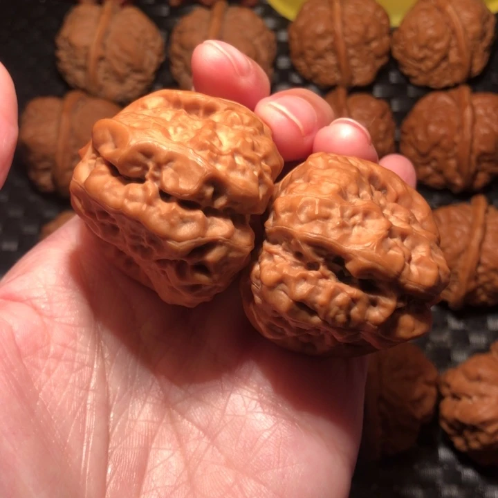 文玩核桃把件四开暴力肌肉40