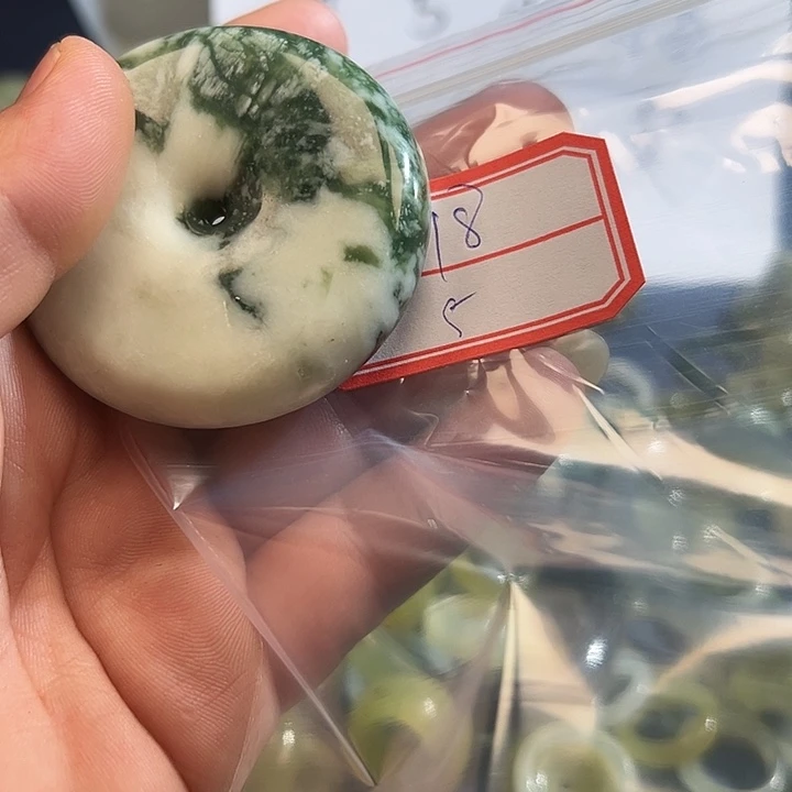 蛇纹石玉未镶嵌珠宝奇石