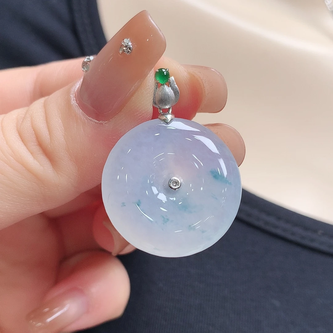 翡翠18K金镶嵌颈饰平安扣