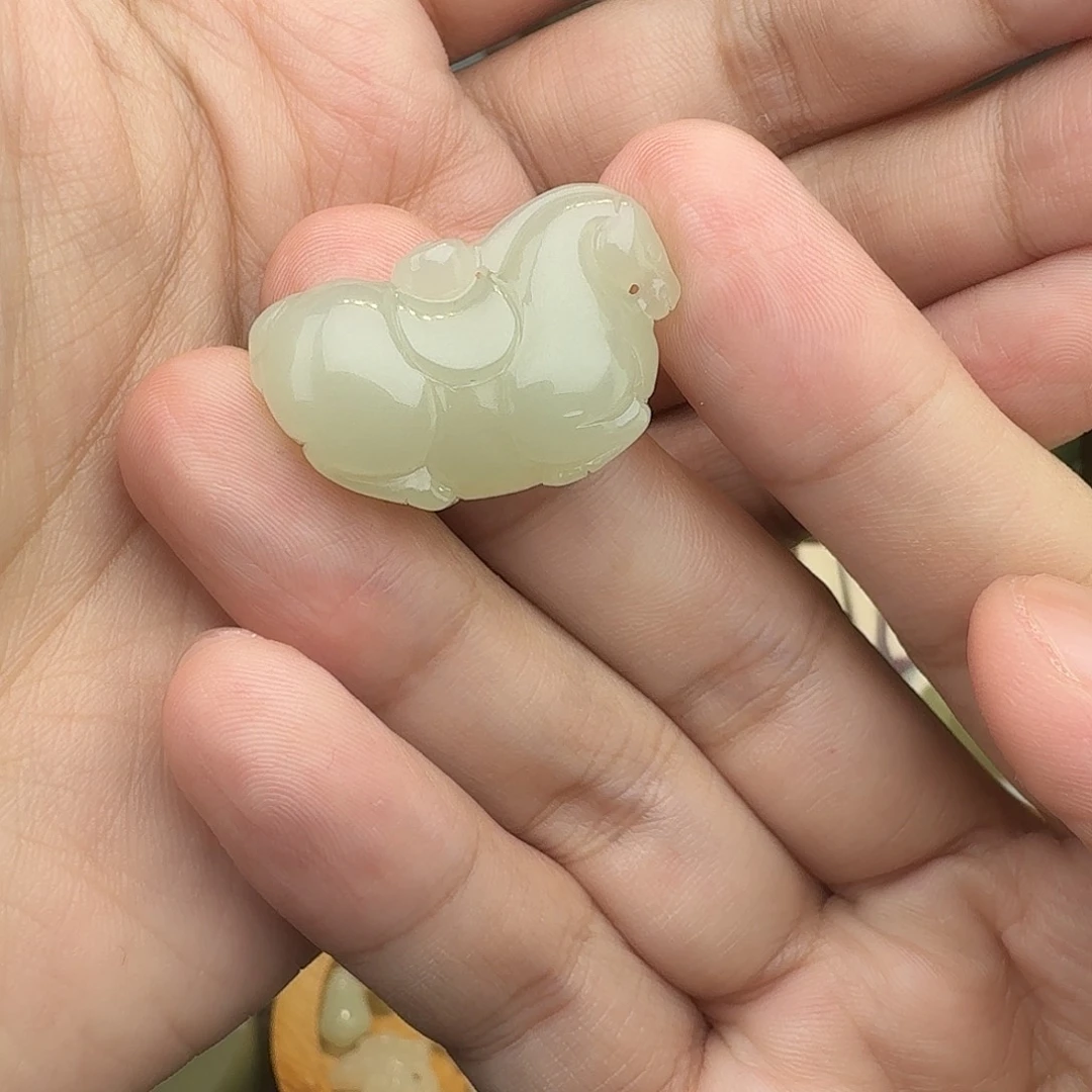 ****Z和田玉未镶嵌颈饰唐马