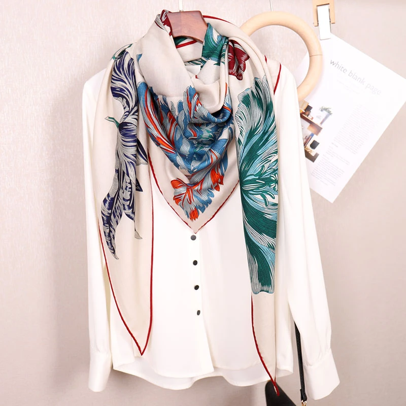 新品真丝+羊毛三角巾出游时尚大披肩秋冬装饰保暖丝毛围巾女