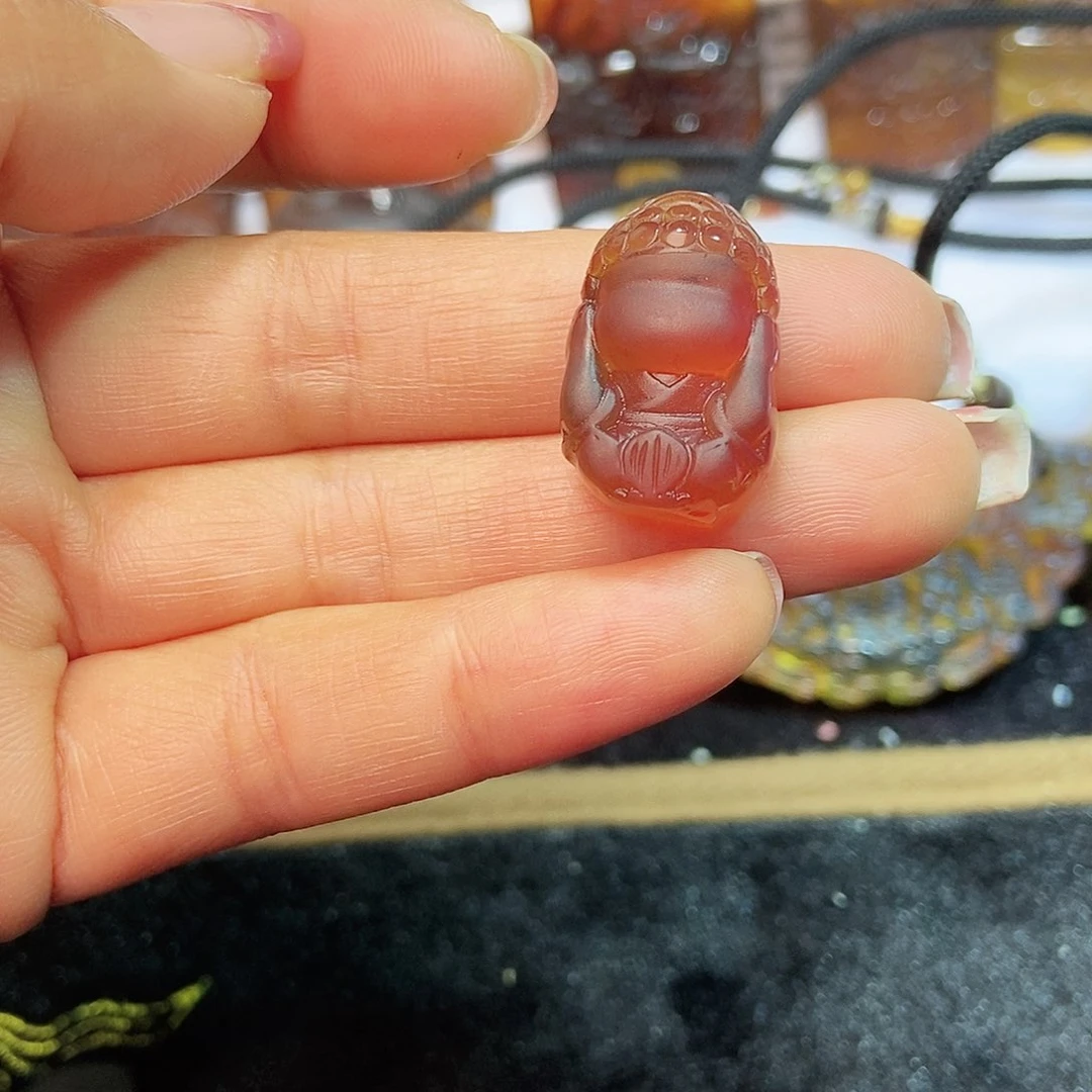 琥珀颈饰未镶嵌不听