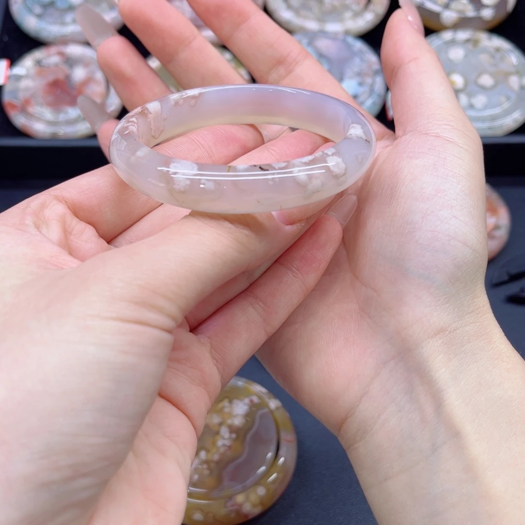 玛瑙/玉髓手镯未镶嵌55