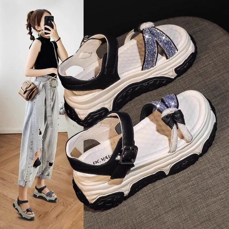 凉鞋女外穿2025夏季新款蝴蝶结厚底水钻一字扣休闲仙女风罗马凉鞋