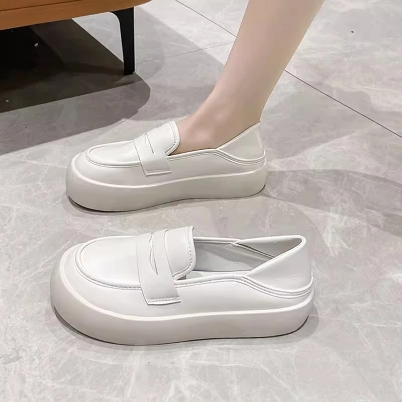 秋季护士鞋女软底不累脚防滑透气2025新款平底一脚蹬小白色单鞋女
