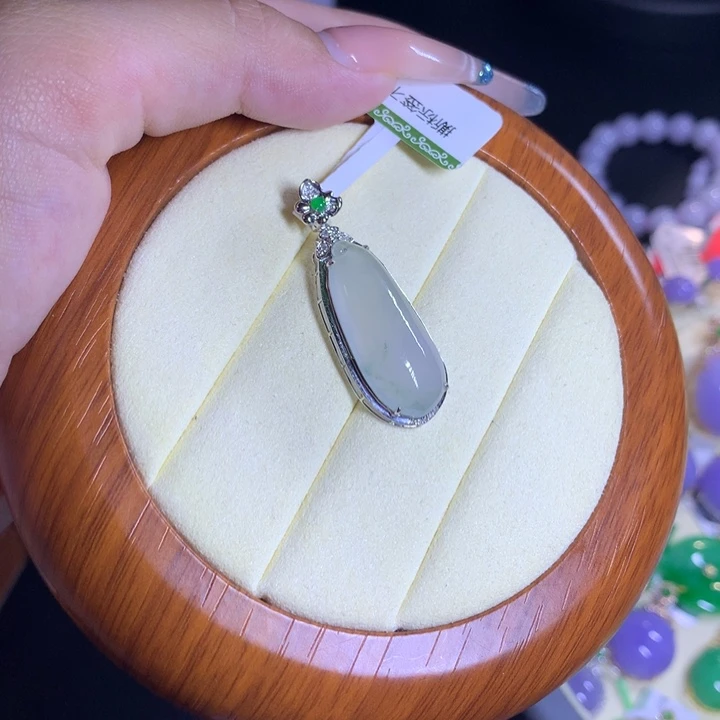 颈饰18K金镶嵌翡翠天然