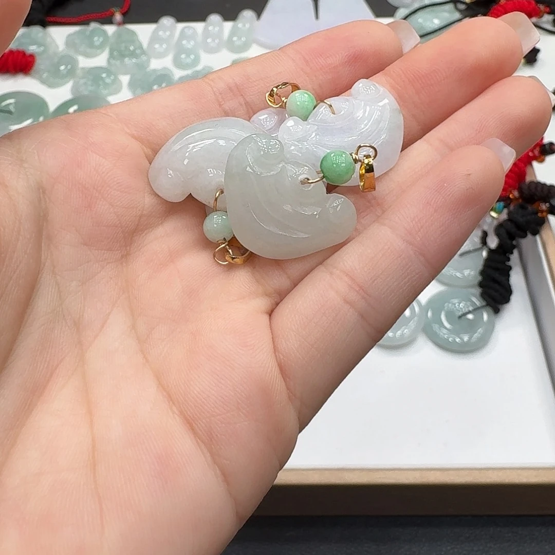 翡翠未镶嵌颈饰多样性发其一