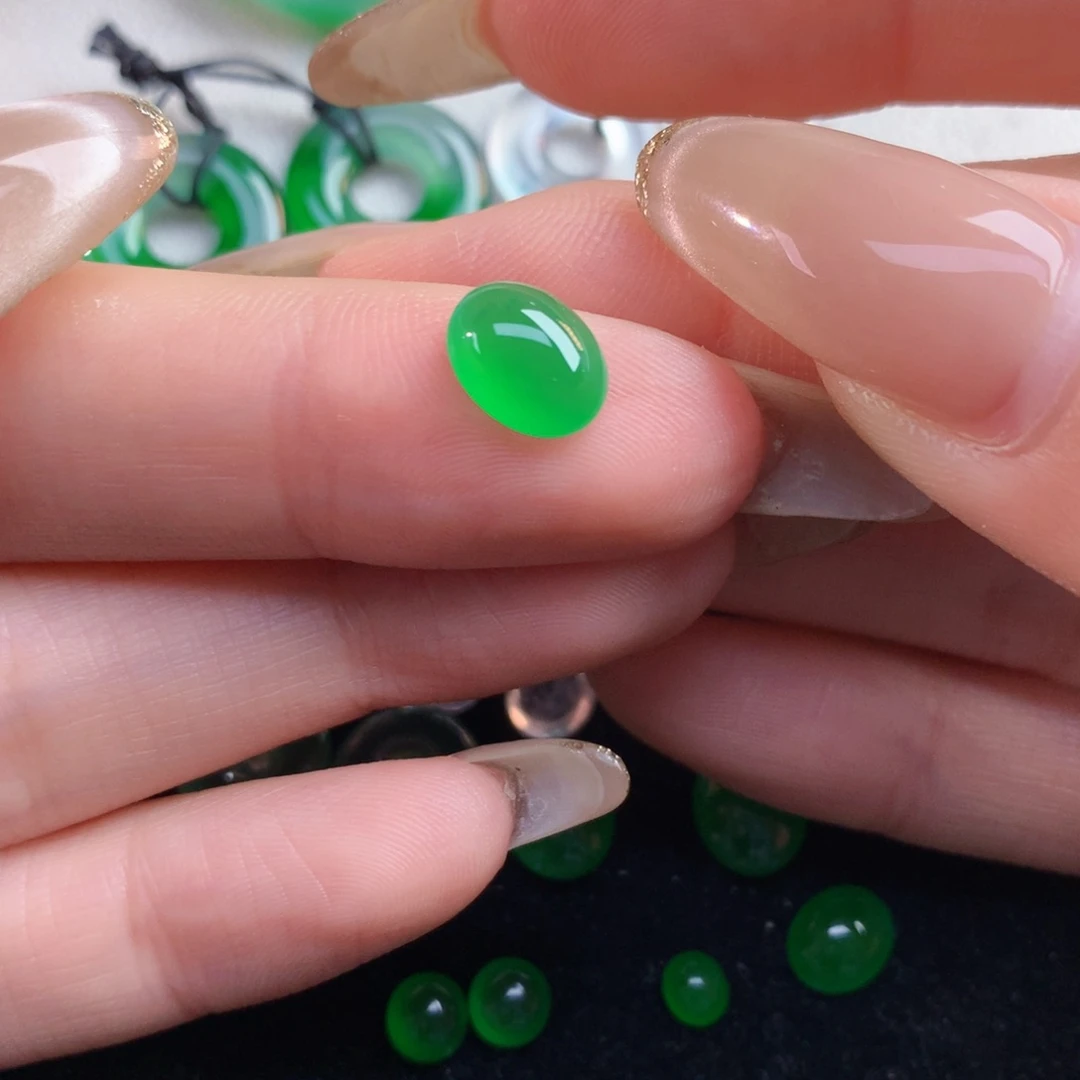 翡翠裸石9.05-7.01-3.95