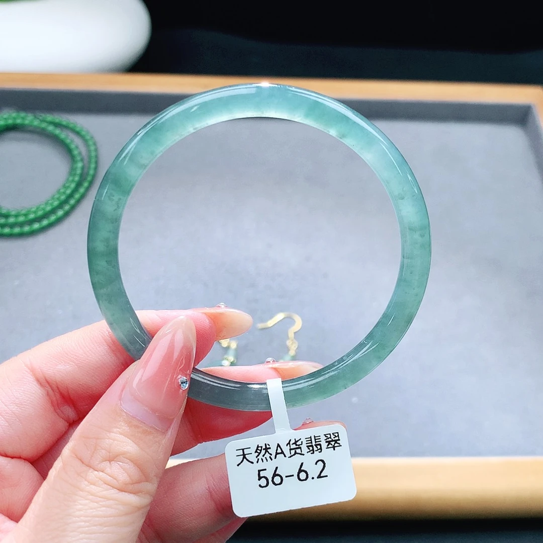 未镶嵌手镯（圆镯）翡翠