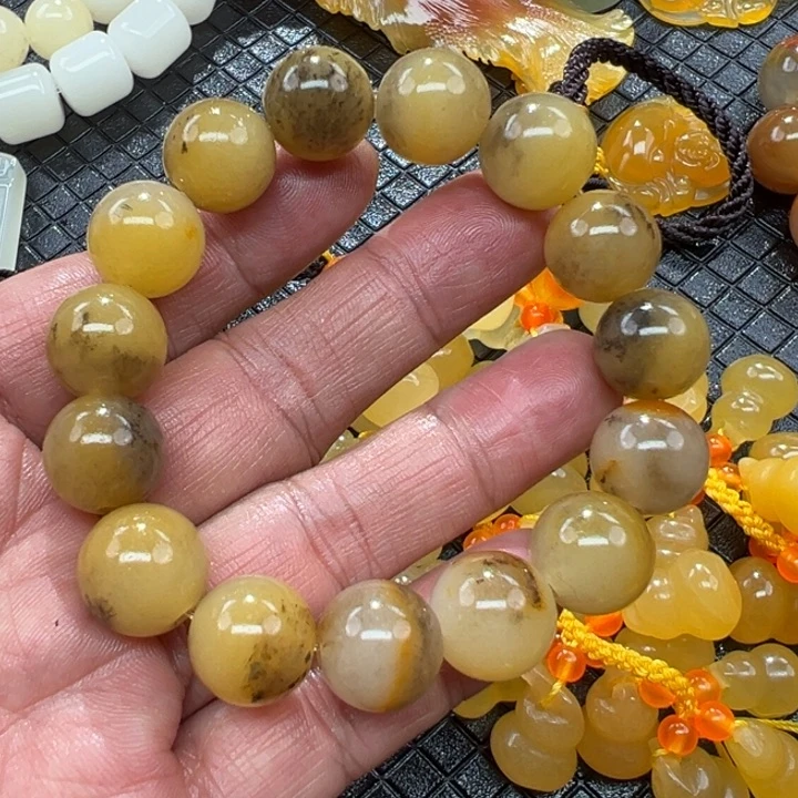 石英质玉（黄龙玉）颈饰未镶嵌