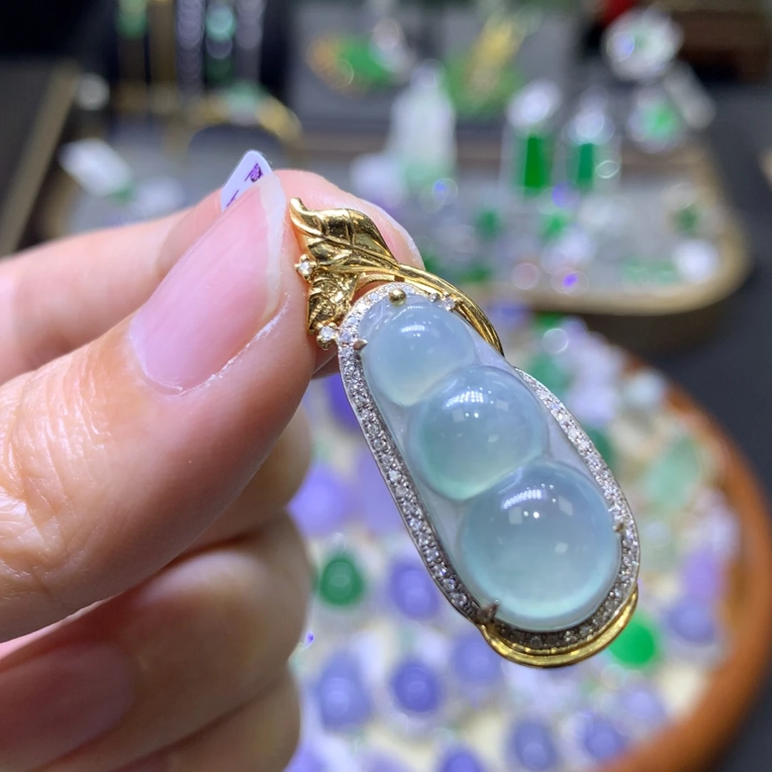 翡翠18K金镶嵌颈饰翡翠吊坠项链