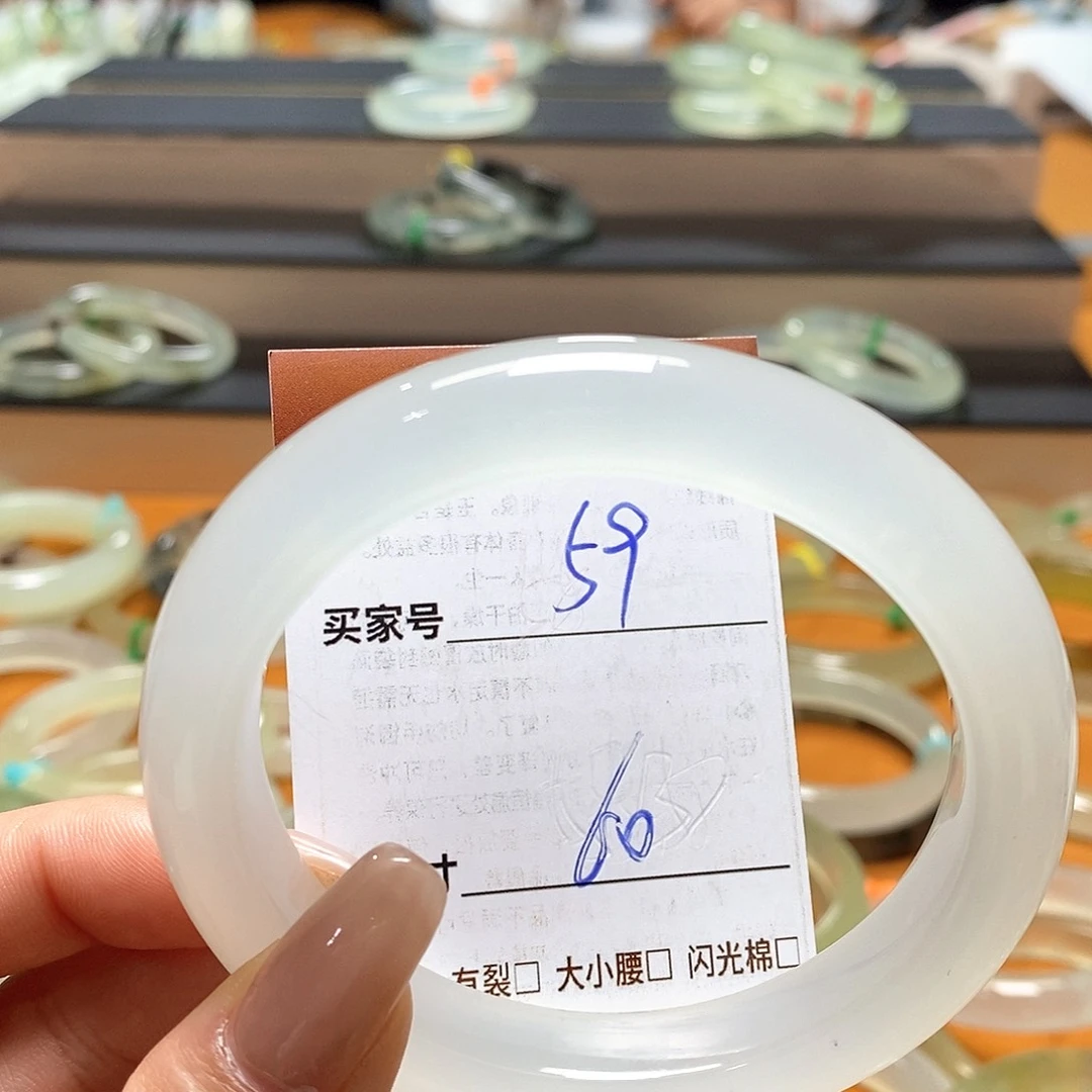 蛇纹石玉未镶嵌手镯努****予