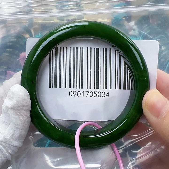 和田玉未镶嵌手镯微瑕56