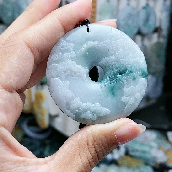 颈饰足铂镶嵌翡翠翡翠