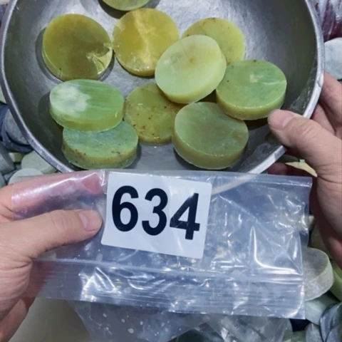 【闪购商品】蛇纹石玉珠宝半成品未镶嵌