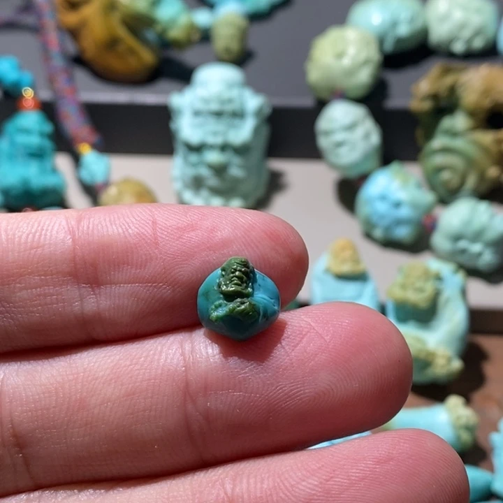 绿松石未镶嵌颈饰