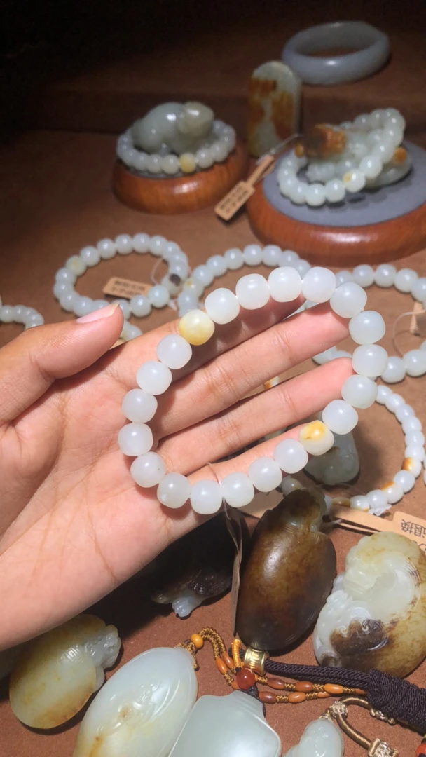 新疆和田玉卡10老型手串瑕疵福利