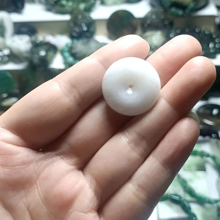 独山玉未镶嵌吊坠