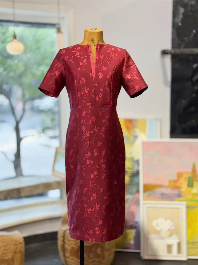 雅儿萱  2025 叠层开叉领连衣裙 定制