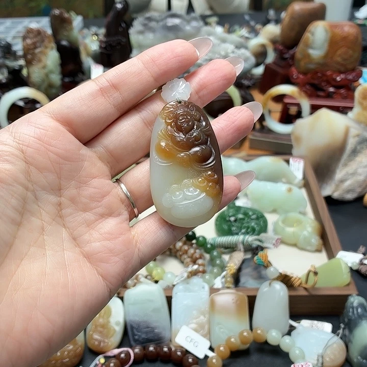 屋***王和田玉未镶嵌颈饰