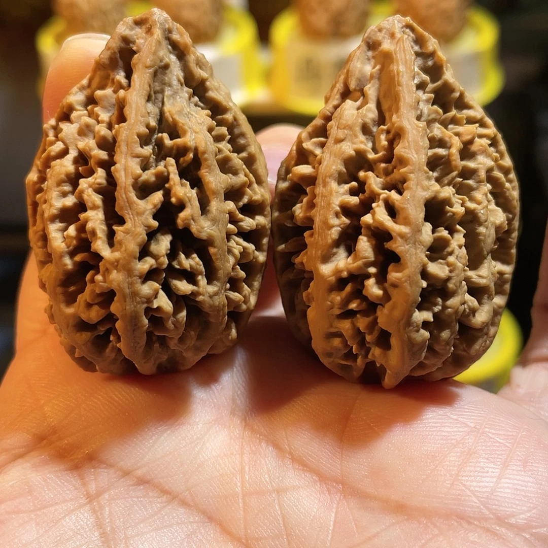 文玩核桃吊坠蚂蚁尊