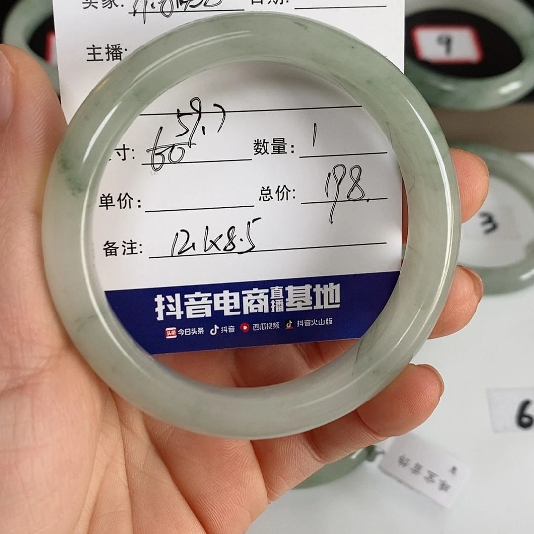 石英质玉手镯未镶嵌小*子