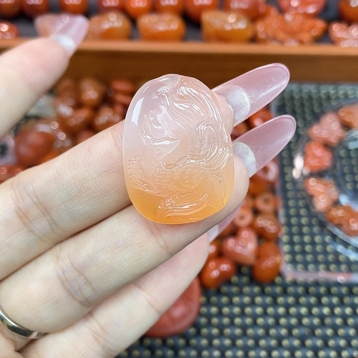 南红玛瑙未镶嵌颈饰九尾狐