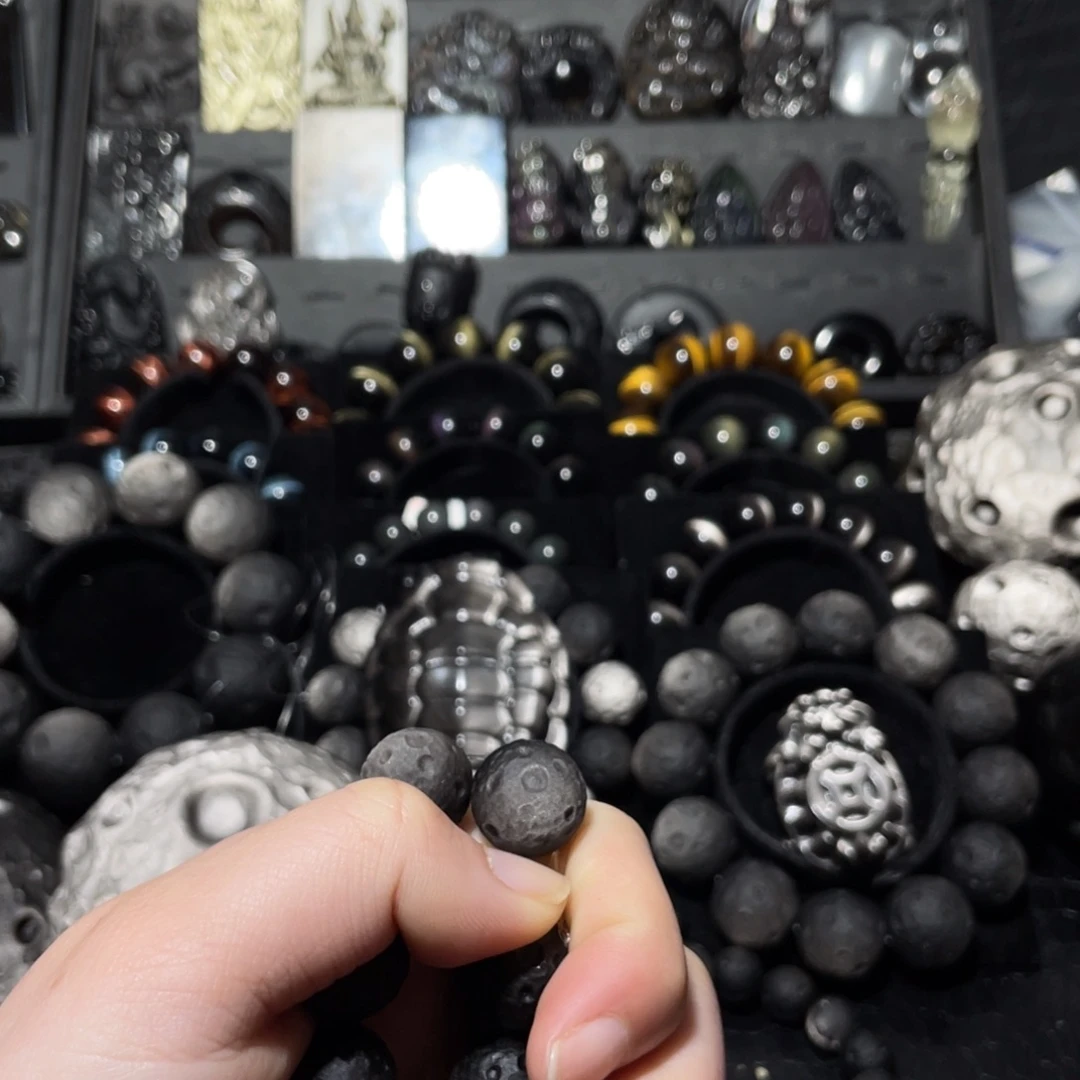 小***子黑曜岩未镶嵌珠宝奇石