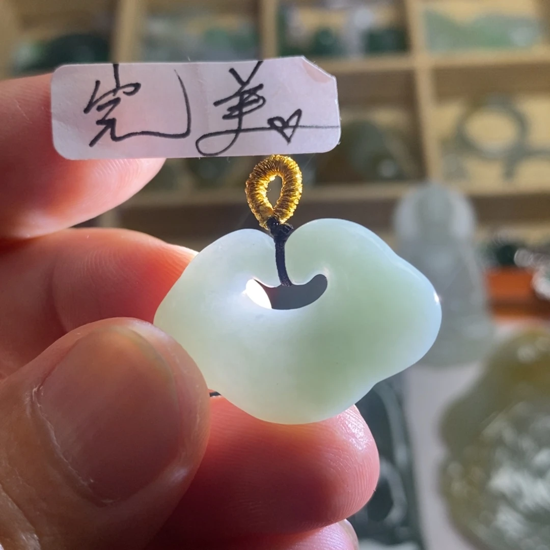 翡翠未镶嵌颈饰好