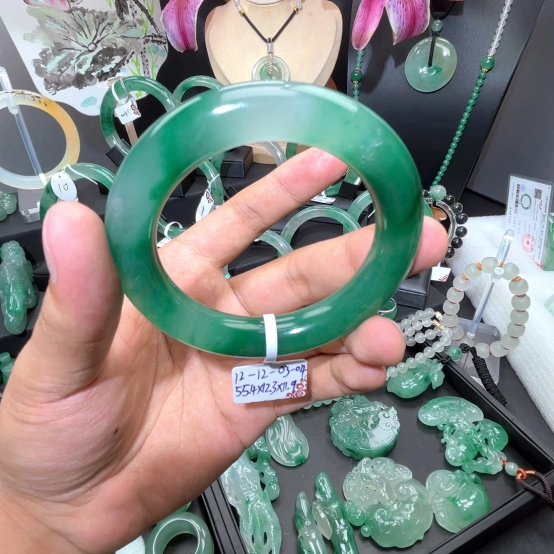未镶嵌手镯石英质玉（非洲翠）