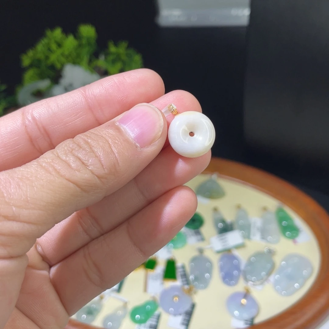 翡翠颈饰18K金镶嵌翡翠