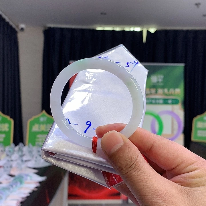 翡翠手镯未镶嵌缅甸翡翠