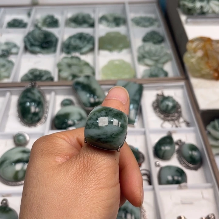 透闪石-蛇纹石玉未镶嵌戒指