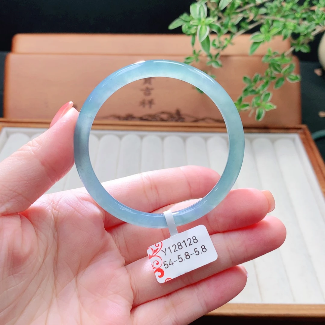 未镶嵌手镯（圆镯）翡翠