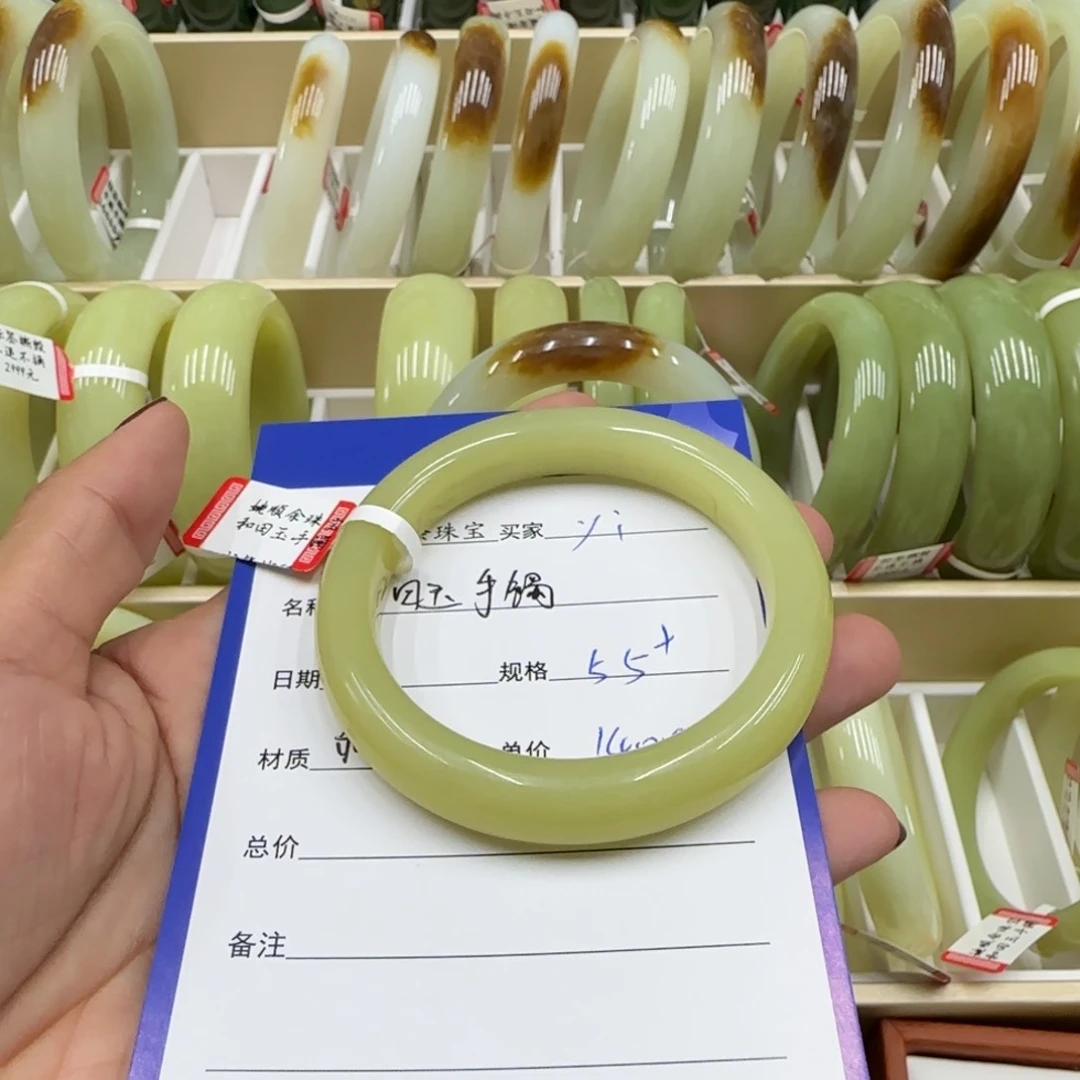 未镶嵌手镯和田玉y****r